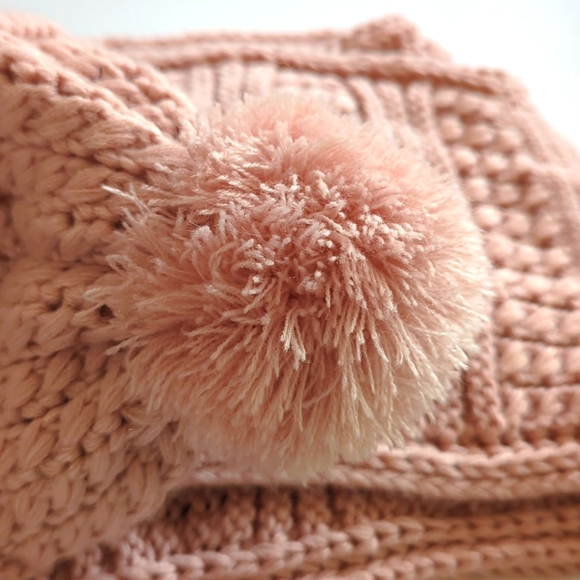 Max Studio Beautiful Acrylic Knit Scarf & Beanie - Picture 7 of 7